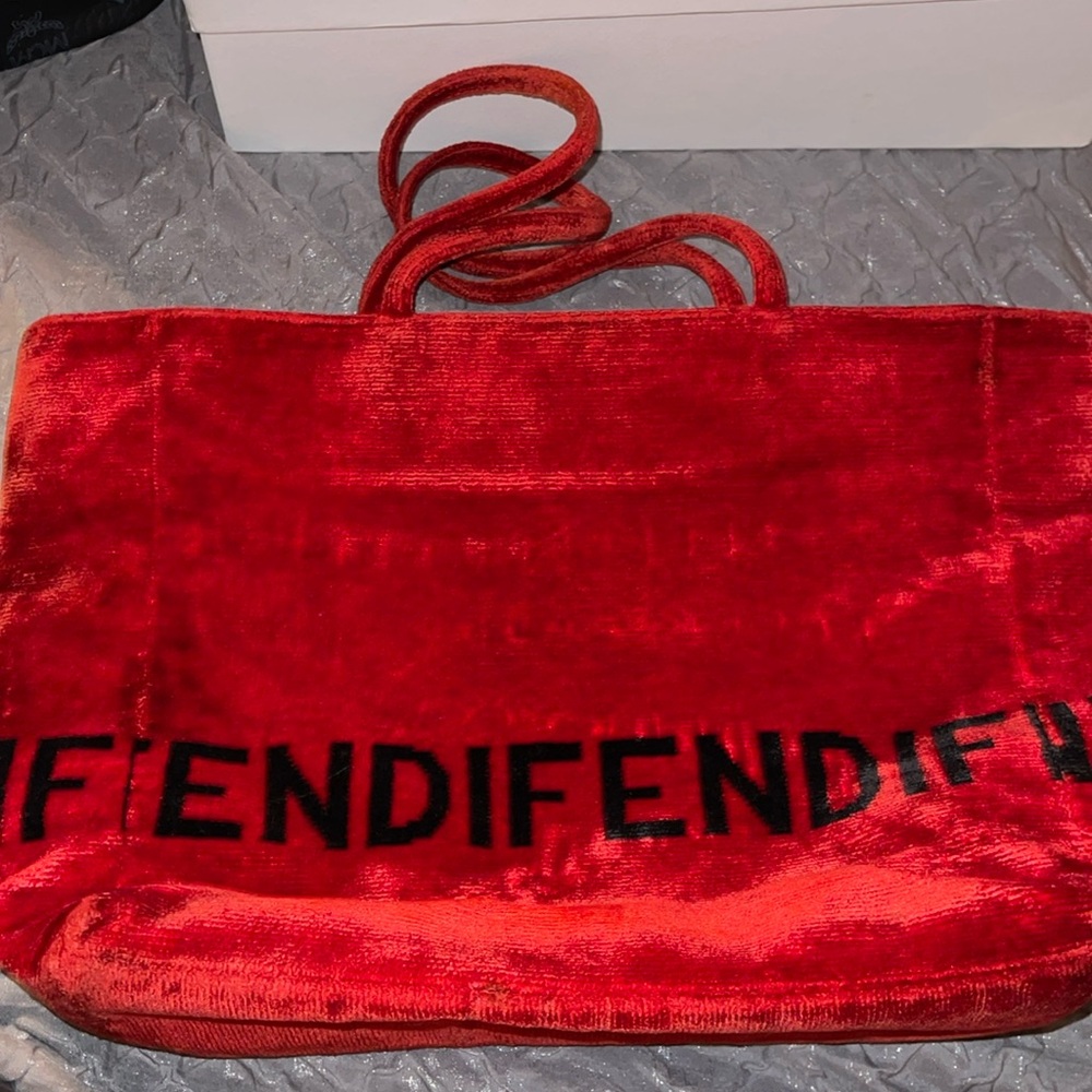 Preloved Velvet Fendi Tote bag it’s in good condition has some dark stains.